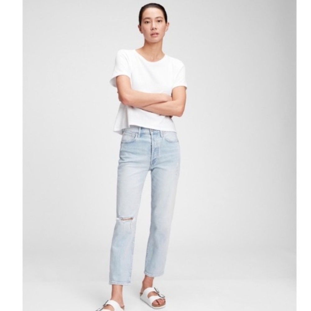 GAP Cheeky Straight in light destroy crop